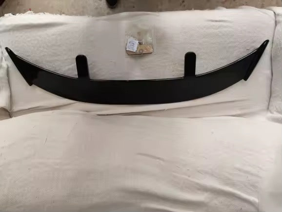 Aileron de toit noir brillant pour voitures à hayon (hatchback) – modèle 2