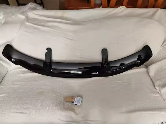 Aileron de toit noir brillant pour voitures à hayon (hatchback) – modèle 2