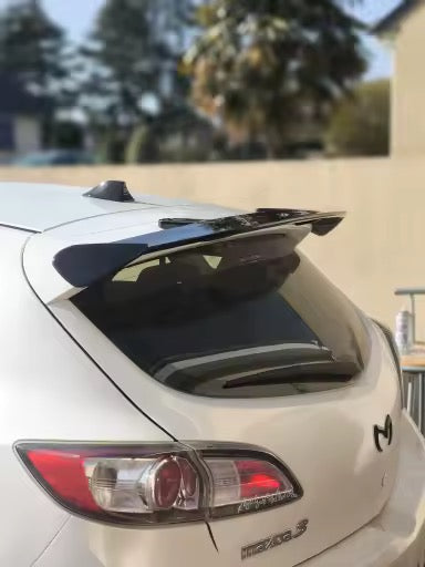 Aileron de toit noir brillant pour voitures à hayon (hatchback) – modèle 2