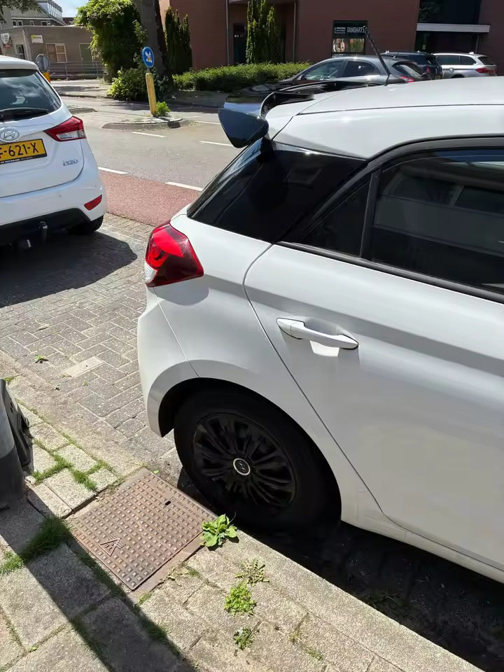 Aileron de toit noir brillant pour voitures à hayon (hatchback) – modèle 2